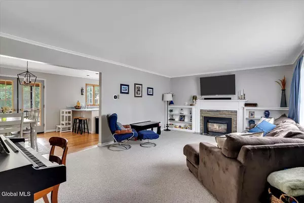 Glenville, NY 12302,8 Cedar Lane