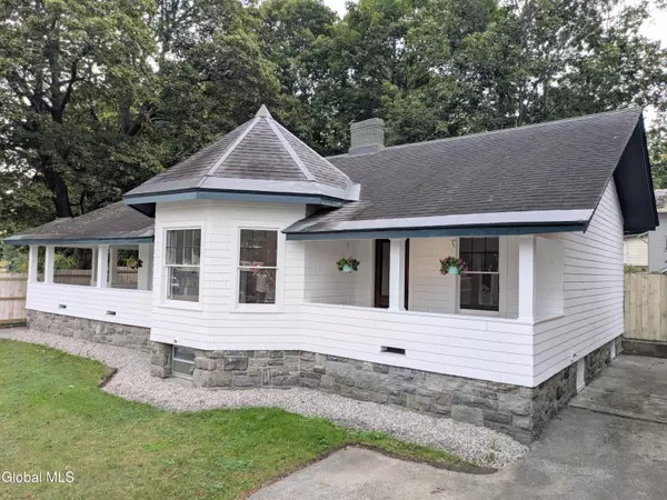 4 Palmer Avenue, Corinth, NY 12822