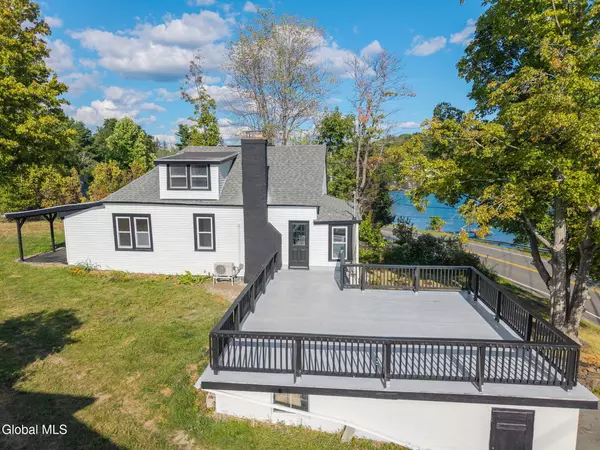 178 Pershing Avenue, North Greenbush, NY 12198