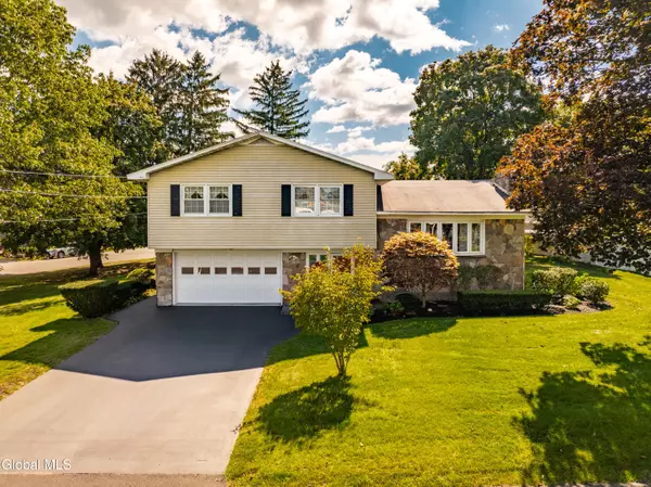 28 Donna Drive, Colonie, NY 12205