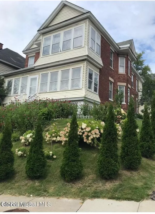240-242 Vrooman Avenue #2nd Floor, Amsterdam, NY 12010