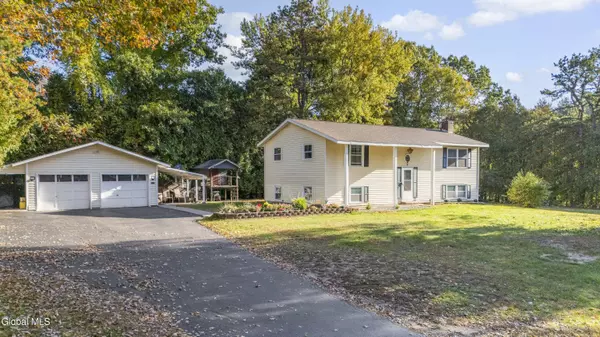8 Amy Lane, Queensbury, NY 12804