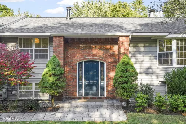 5 Mara Drive, North Greenbush, NY 12144