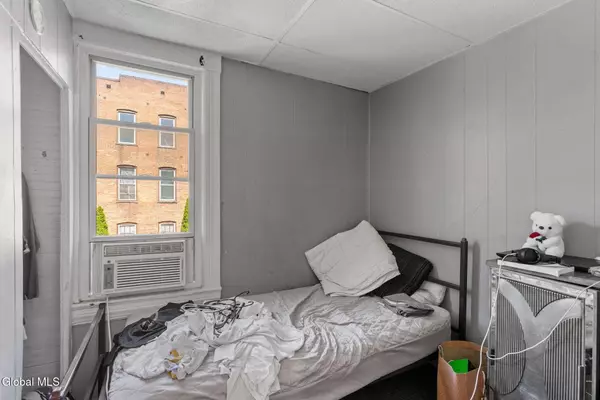 Troy, NY 12180,2511 6th Avenue