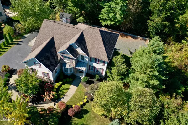 72 Stone Crest Drive, Halfmoon, NY 12118