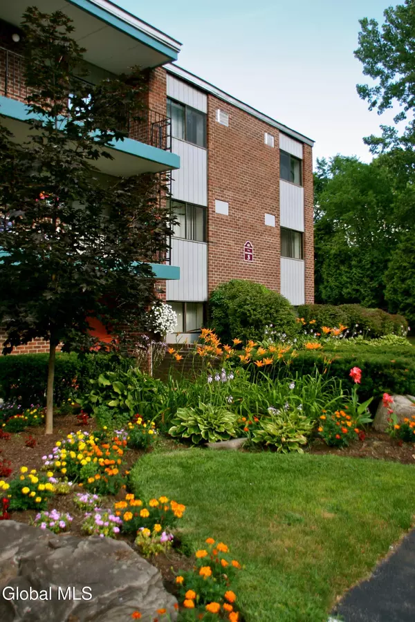 82 Crescent Street #21D, Saratoga Springs, NY 12866