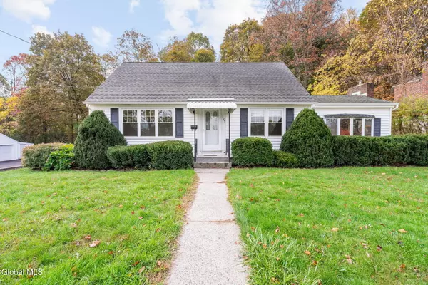 105 Overlook Avenue, Colonie, NY 12110