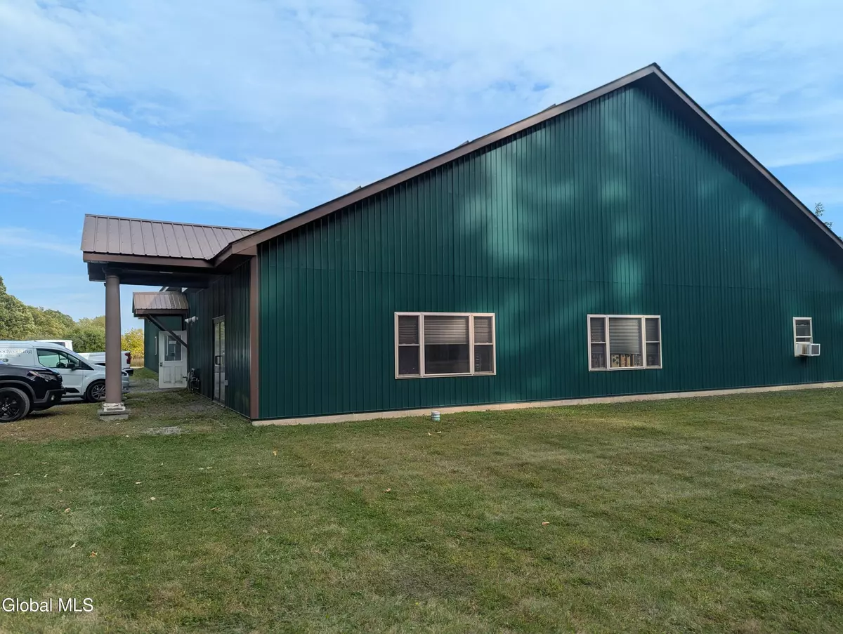 Kingsbury, NY 12804,656 County Line Road