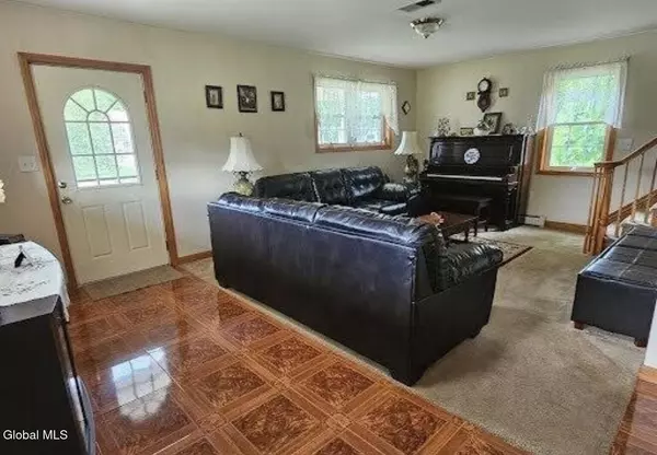 Cambridge, NY 12816,37 Perry Lane