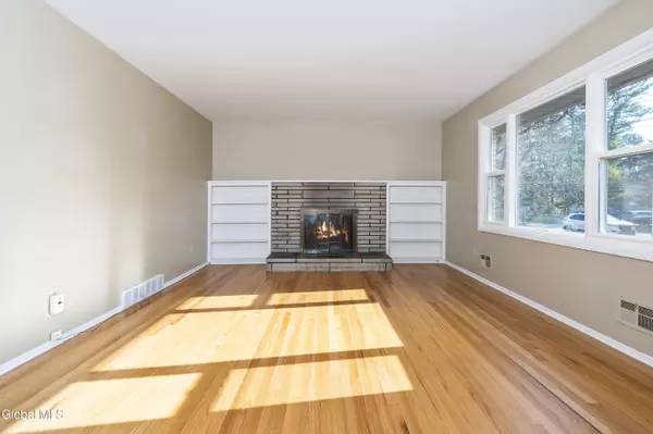 Guilderland, NY 12303,627 Via Ponderosa