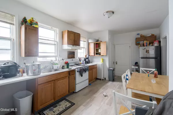 Albany, NY 12208,874 Warren Street