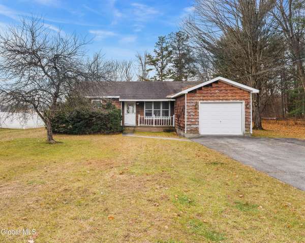 4 Violet Avenue, Moreau, NY 12803