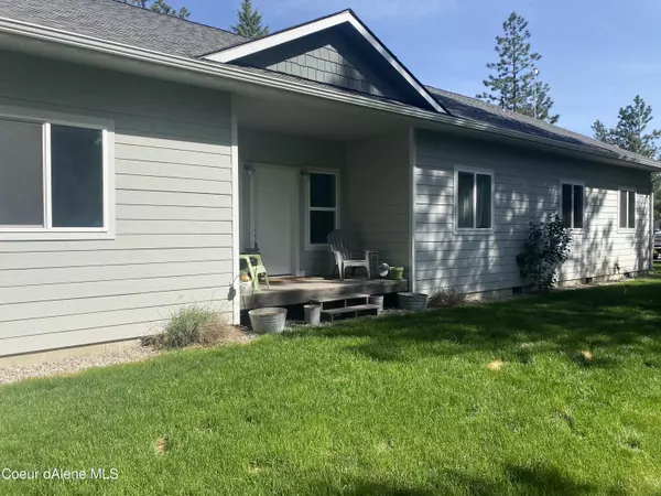 455 Cardinal Ln, Spirit Lake, ID 83869