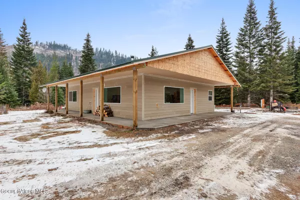 518 Laurie Ln, Naples, ID 83847