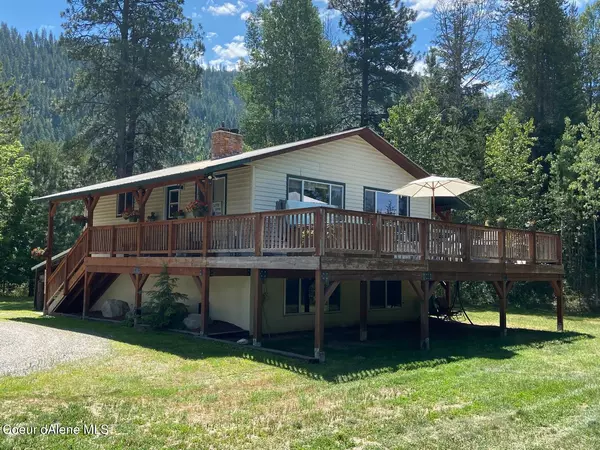 Naples, ID 83847,875 Wilderness Rd