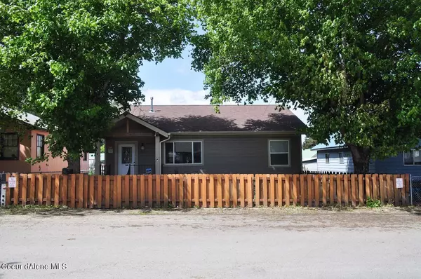 120 E Street, Smelterville, ID 83868