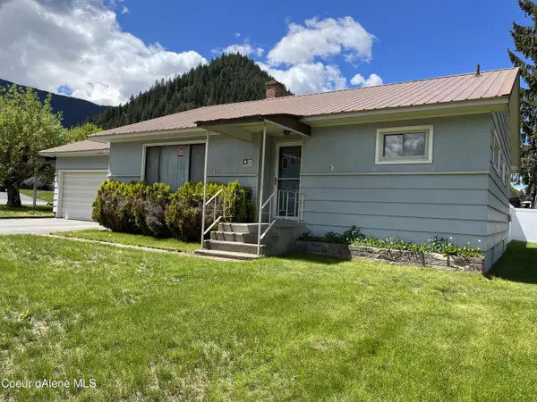 210 S 1st St, Osburn, ID 83849