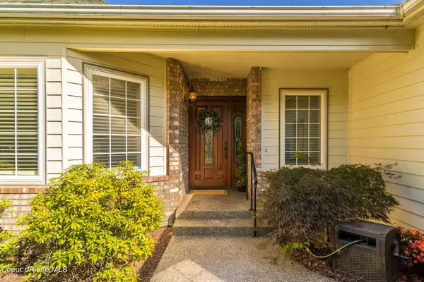 204 N FERNAN LAKE RD, Coeur d'Alene, ID 83814