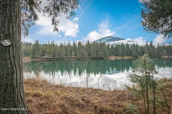 14 W River Dr, Clark Fork, ID 83811