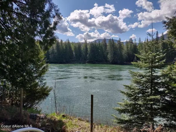 W River Dr, Clark Fork, ID 83811