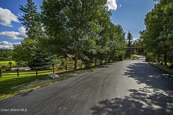 108 Summit PL, Naples, ID 83847