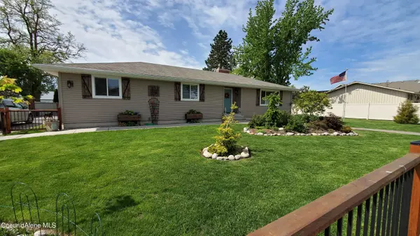 1096 W MILES AVE, Hayden, ID 83835