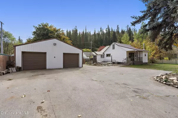 905 S Division St, Pinehurst, ID 83850