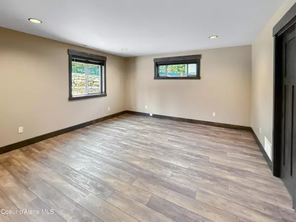 Nordman, ID 83848,40 Palouse Dr (B12)
