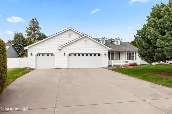 327 E CLOVERLEAF DR, Hayden, ID 83835