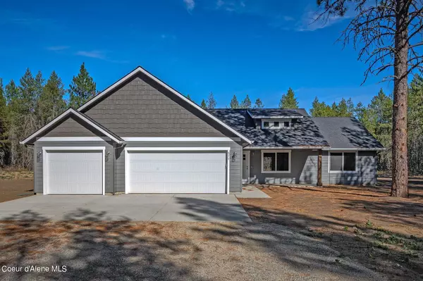 571 Skyhawk Dr, Spirit Lake, ID 83869