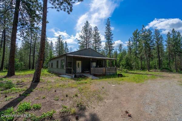 866 Spirit Valley Ln, Blanchard, ID 83804