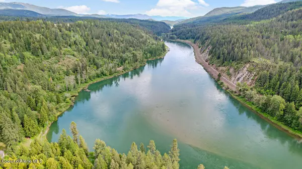 Moyie Springs, ID 83845,335 Settlers Ln
