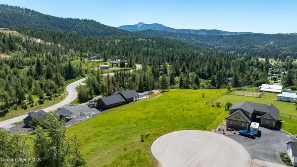 315 Lone Ranger Ct, Pinehurst, ID 83850