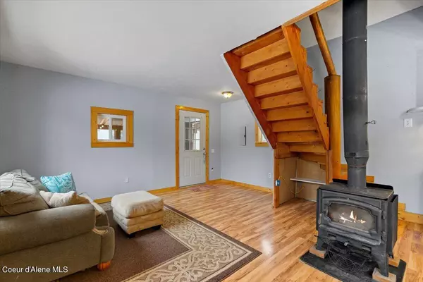 Coolin, ID 83821,647 Private Dr