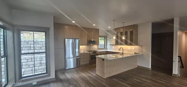 Sandpoint, ID 83864,84 Hemlock Ln #201