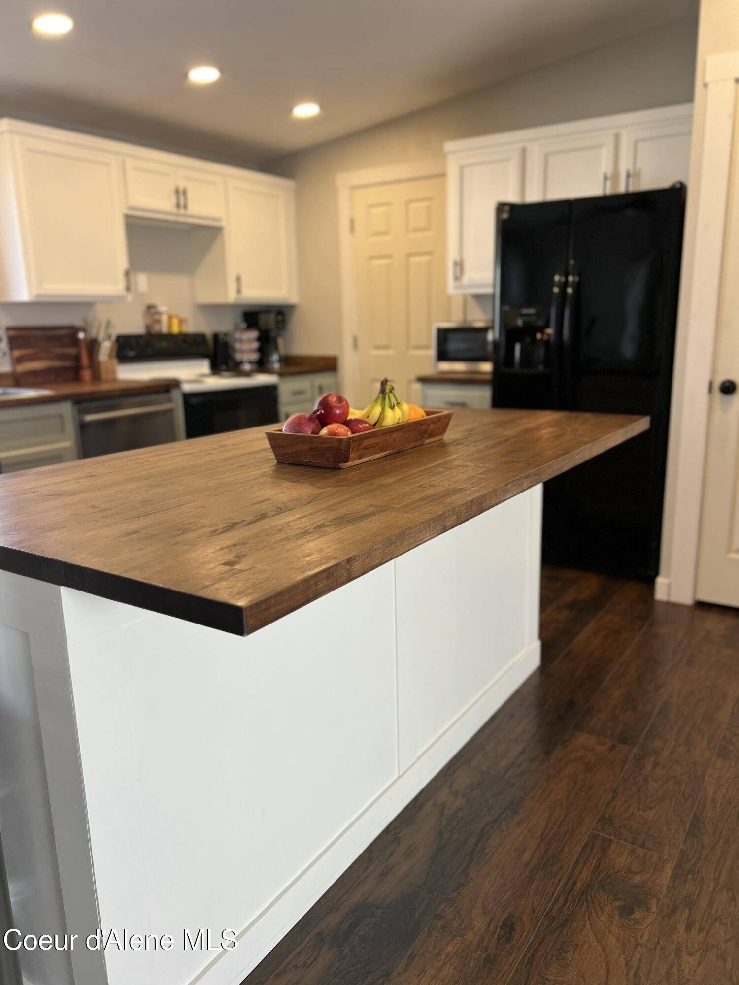 8436 W PARK LOOP, Rathdrum, ID 83858