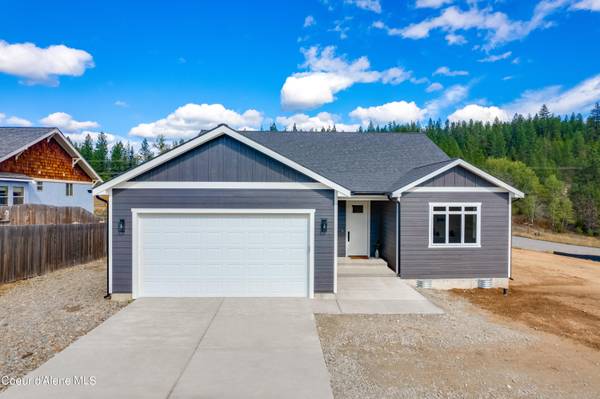 102 Happy Trails Ln, Pinehurst, ID 83850