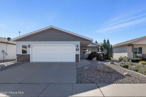 8660 W Sawtooth St, Rathdrum, ID 83858