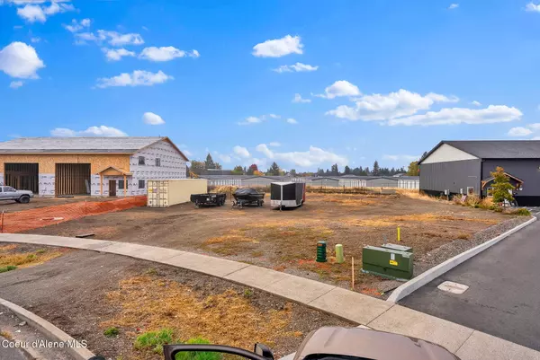 9985 N LYLE LOOP, Hayden, ID 83835