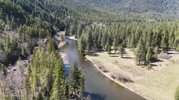 Lot 26 Border LN, Eastport, ID 83826