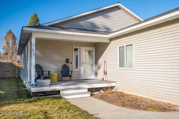 Sandpoint, ID 83864,916 W Lake ST