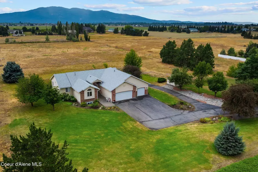 9998 W Gallop Ln, Post Falls, ID 83854