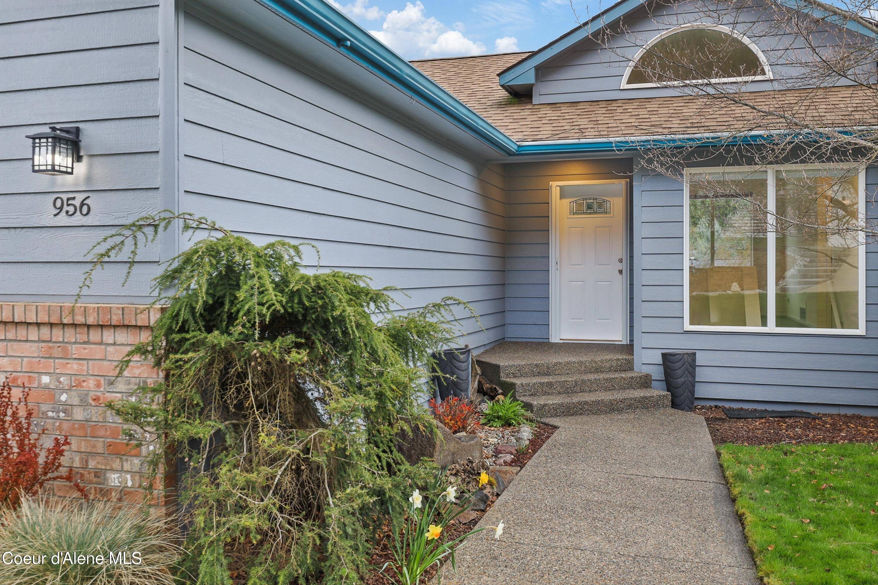 956 N Armstrong Dr, Coeur d'Alene, ID 83814