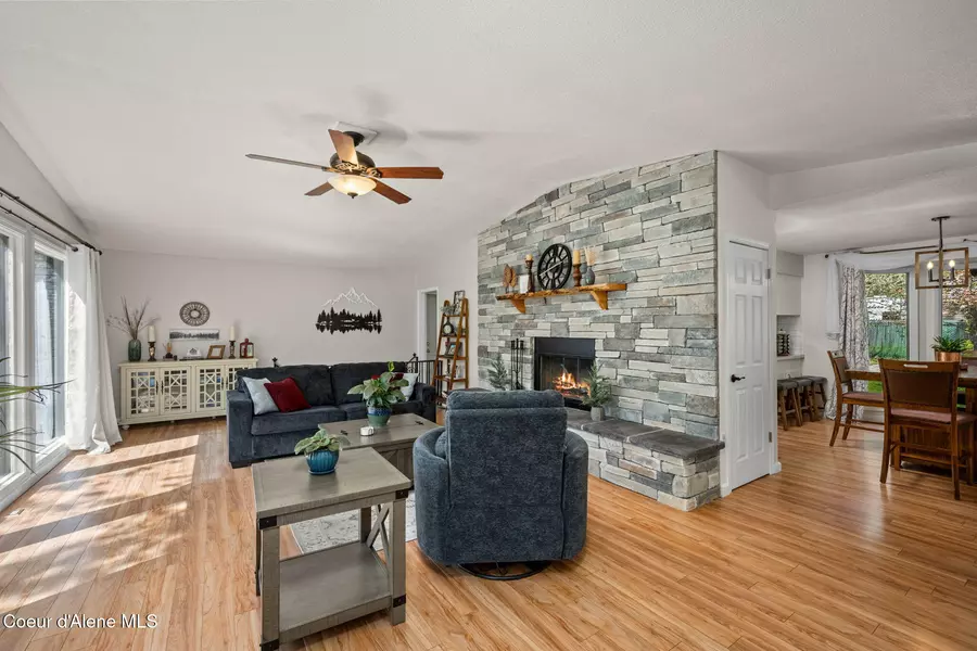 211 S PINEWOOD DR, Post Falls, ID 83854