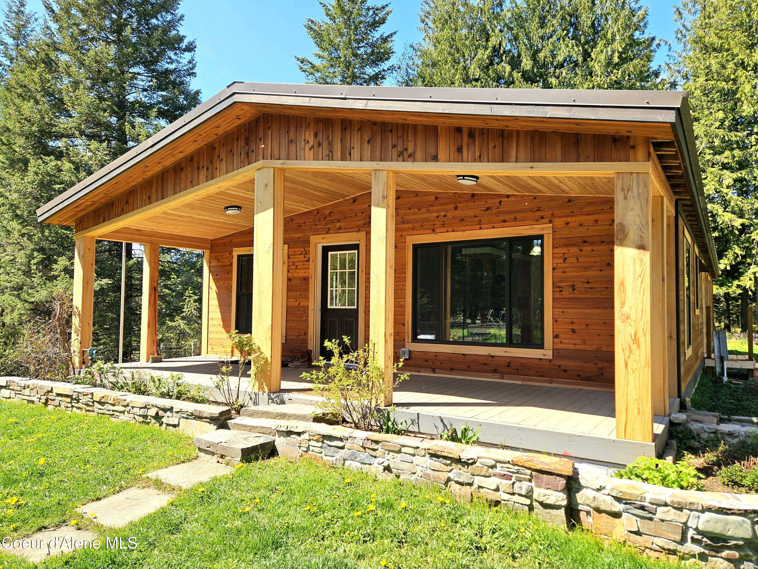 657 Bear Claw Rd, Clark Fork, ID 83811