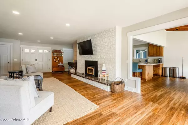 Coeur d'Alene, ID 83814,208 N LAKEVIEW DR