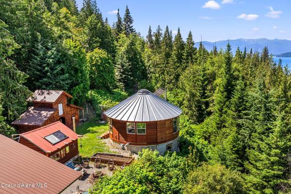 2810 Eureka Rd, Sagle, ID 83860