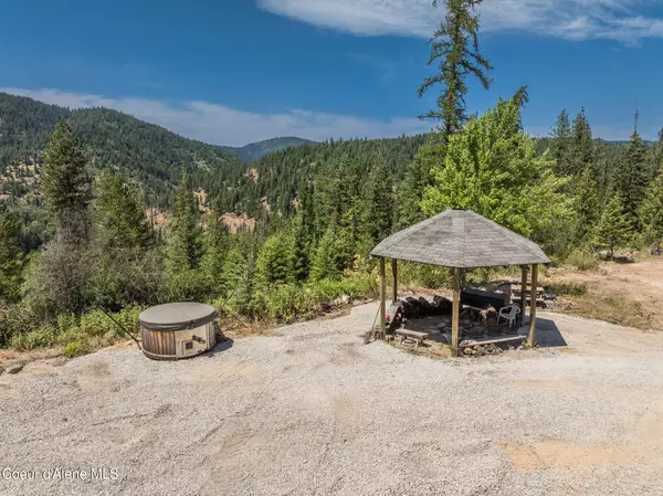 950 Bear Ridge Ln, Kingston, ID 83839