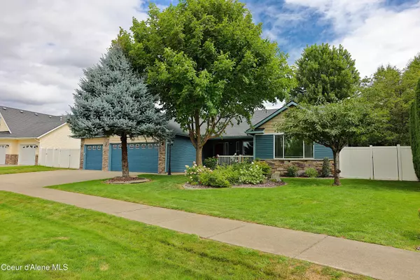 2434 W BLUEBERRY CIR, Hayden, ID 83835