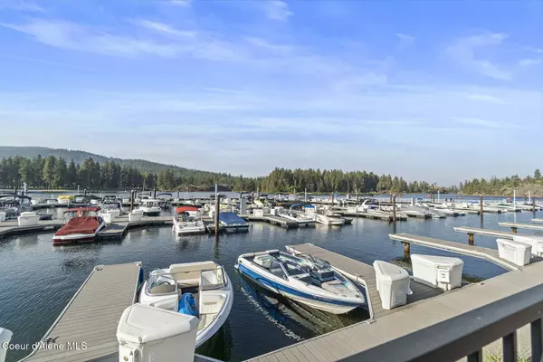 Post Falls, ID 83854,447 W WATERSIDE DR ##302